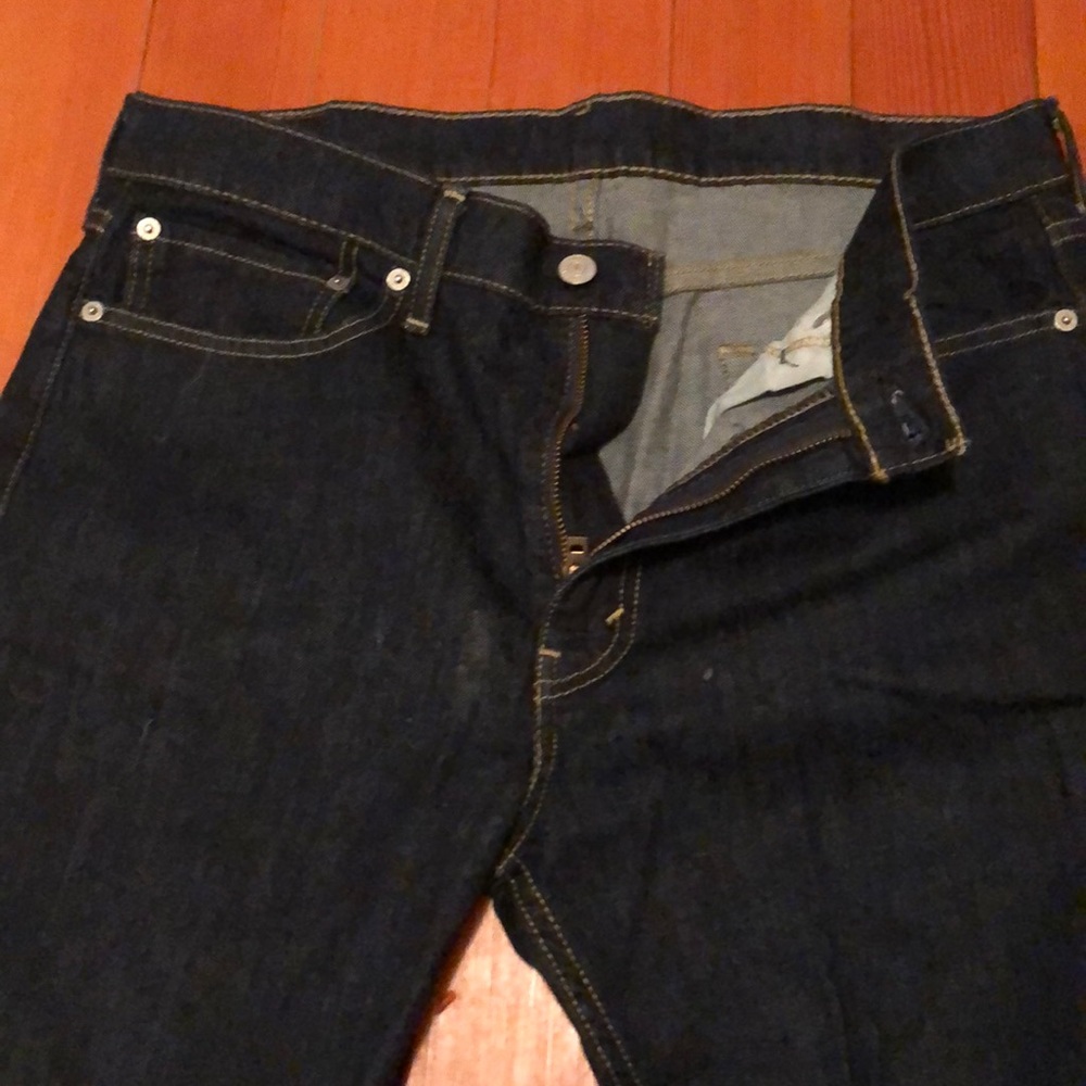 Levi’s dark wash stretch jeans 33’x30’